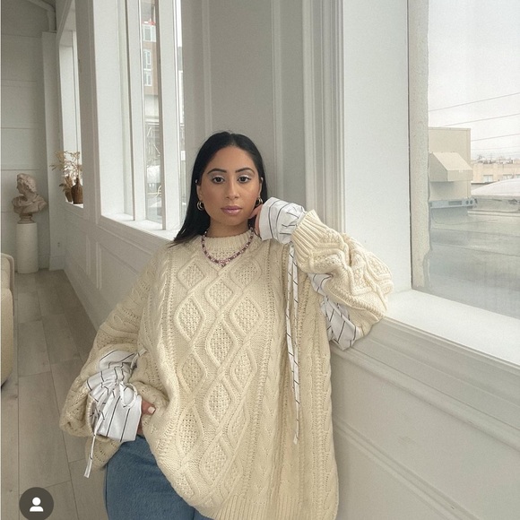 Storets gorgeous oversized sweater size small/ medium, fits up to xl - Picture 3 of 3